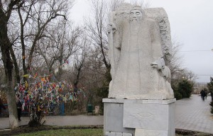 Скульптура «Цаган Аав»